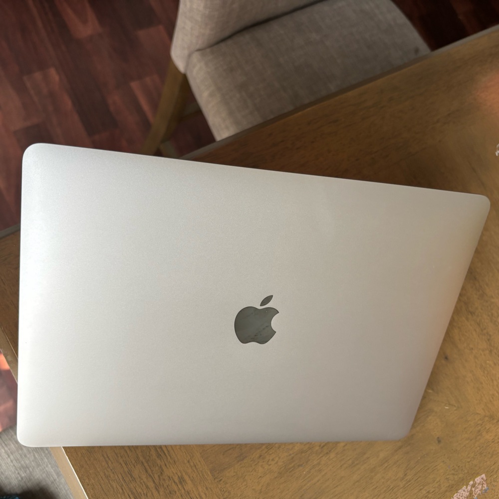 Apple MacBook Air M1 model A2337